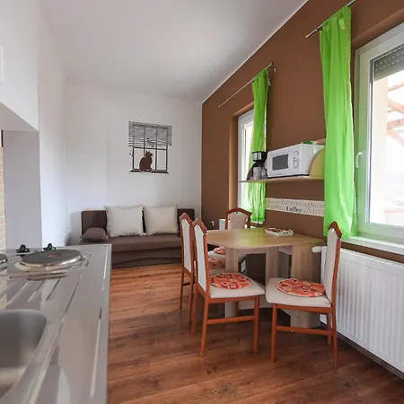 Apartment Kokusz *